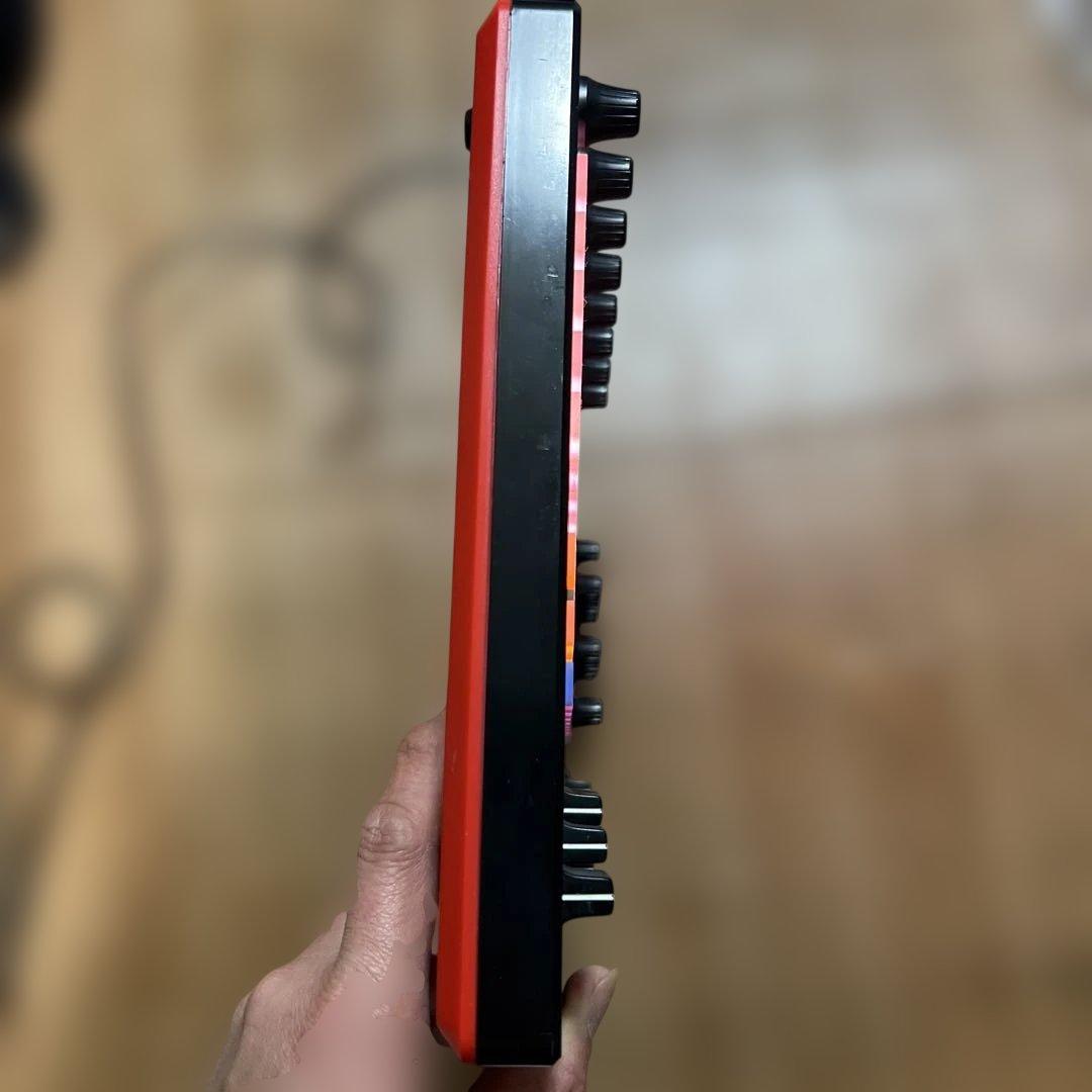 AKAI APC40 MIDIコントローラー中古品です。