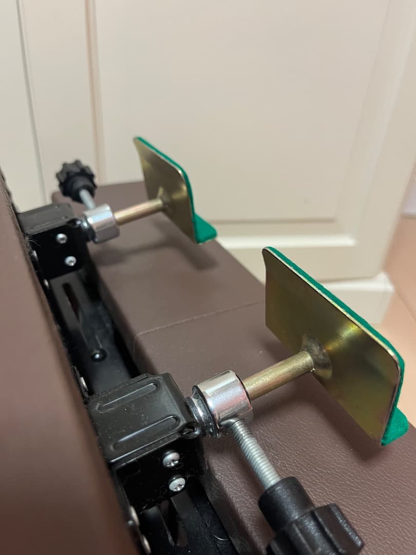 ピアノ補給ペダル（メーカー:イトマサ／品番:P33）、ブラウンの鍵盤楽器用機材