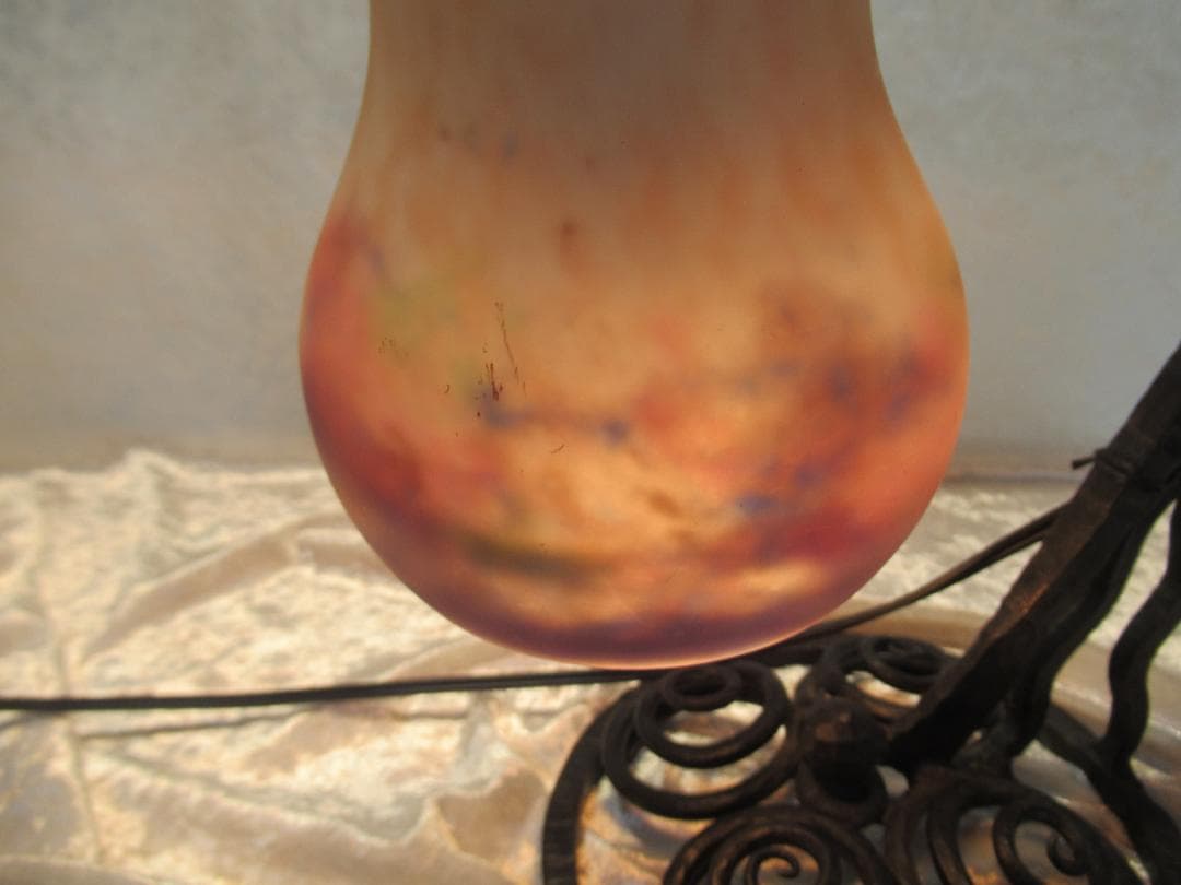 ランプ　ミューラー　アールヌーヴォー　スタンドランプ　台は鉄　渦巻のデザイン