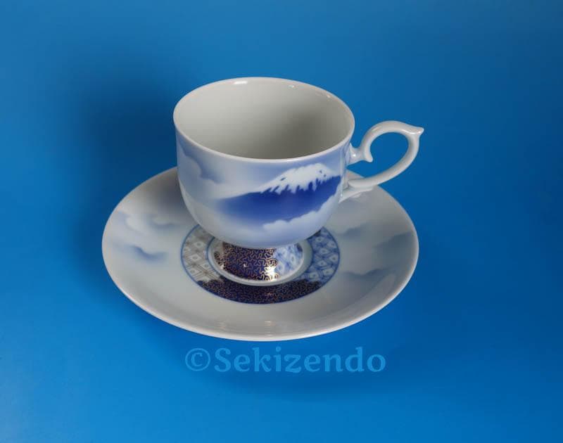 有田焼 染錦 深川製磁　富士山　カップ＆ソーサー　高台 碗皿 共箱 ２489