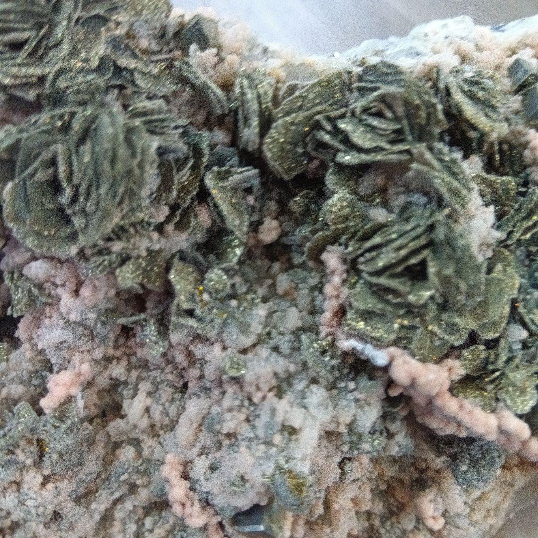 大特価6 【国産】菱マンガン鉱＆磁硫鉄鉱（青森県尾太鉱山）結晶が板状　希少　大型