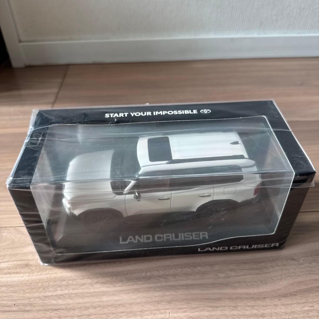 margiela　トヨタ ランドクルーザー ミニカー ホワイト