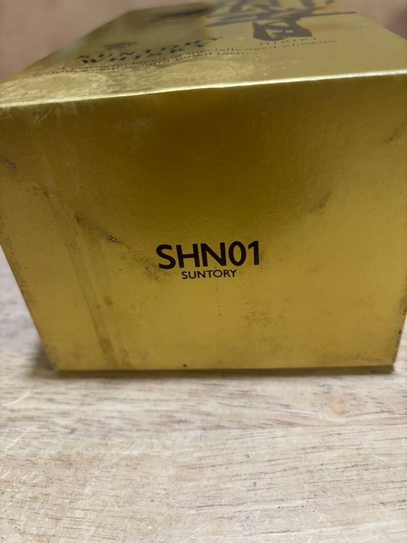 サントリー響 ウイスキー 金色ボックス入り（汚れあり）SHN01