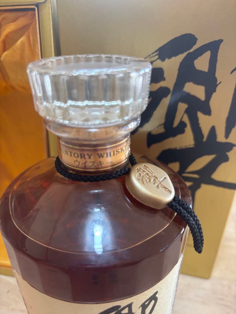 サントリー響 ウイスキー 金色ボックス入り（汚れあり）SHN01