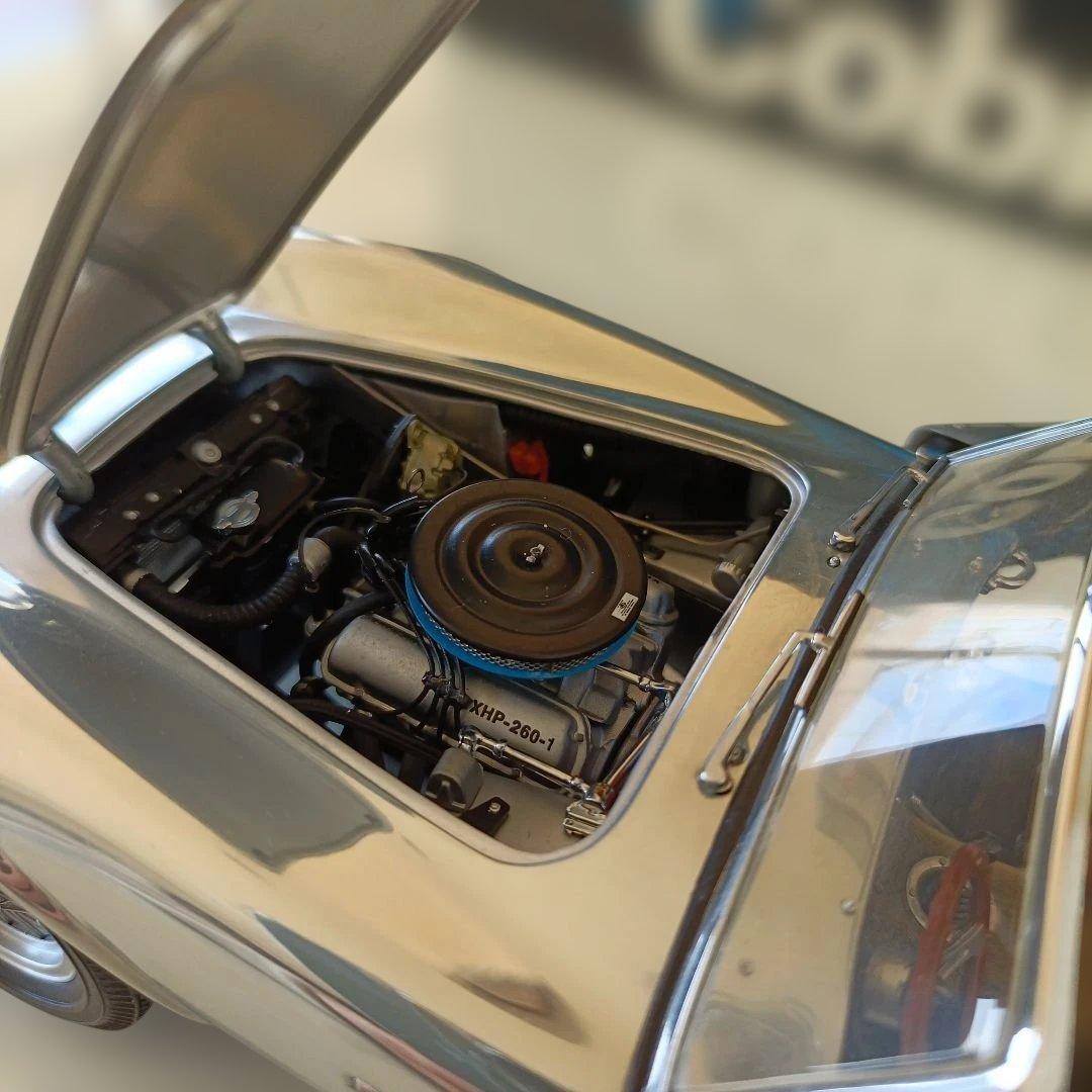 エグゾト製　シェビー　コブラ　シルバー 1/18