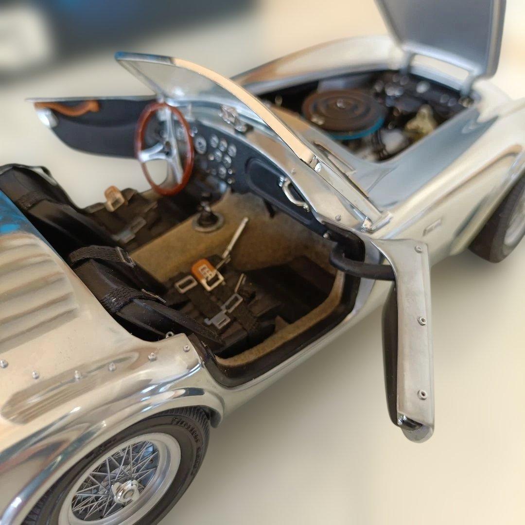 エグゾト製　シェビー　コブラ　シルバー 1/18