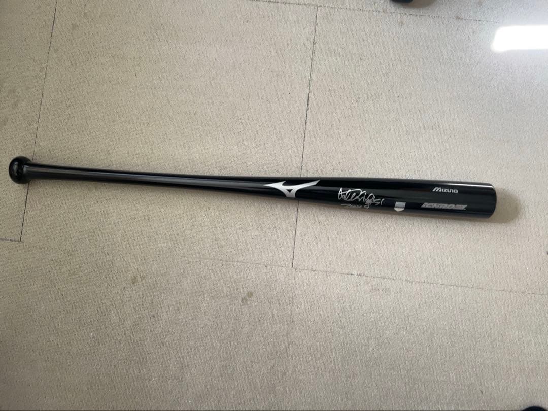 イチロー直筆サイン入りバット