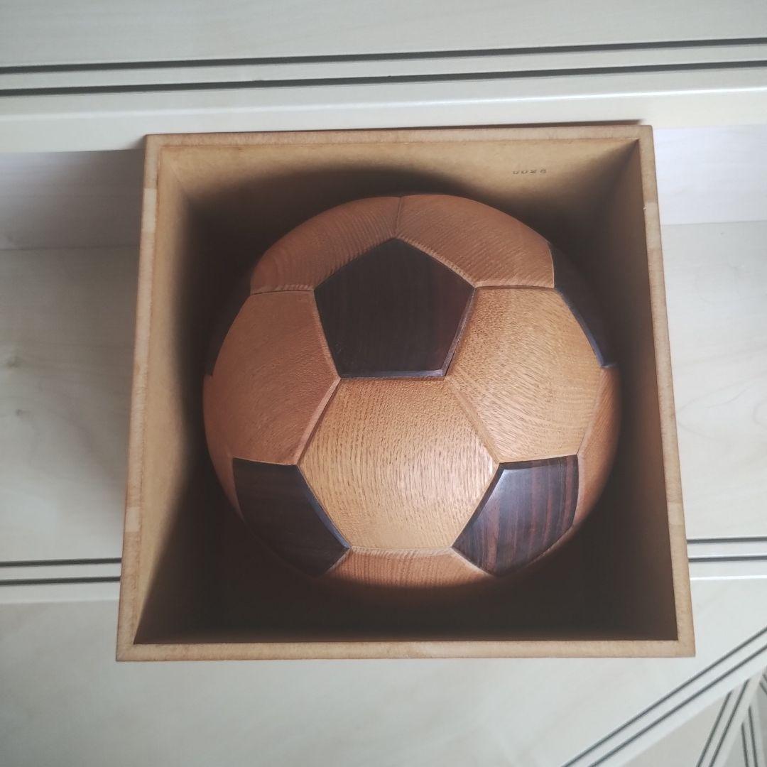 家具のまち大川の木製サッカーボール型オブジェ 約22cm