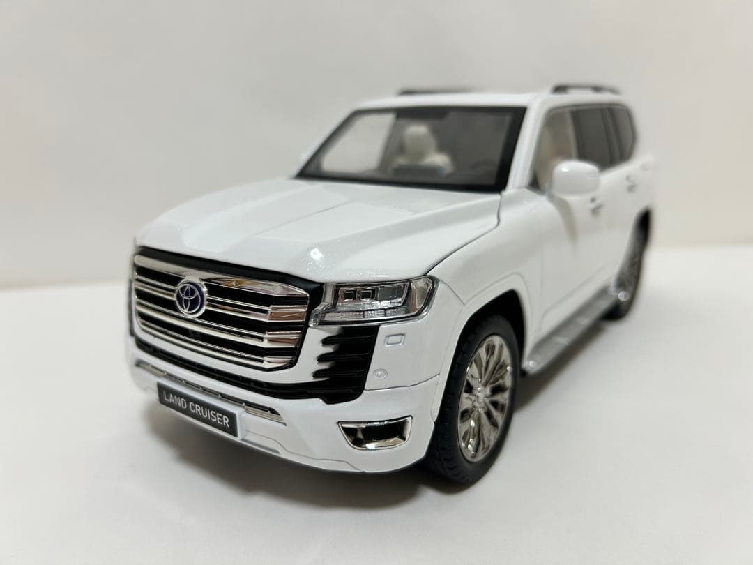 ランドクルーザー300 1/18 モデルカー ミニカー ダイキャストカー