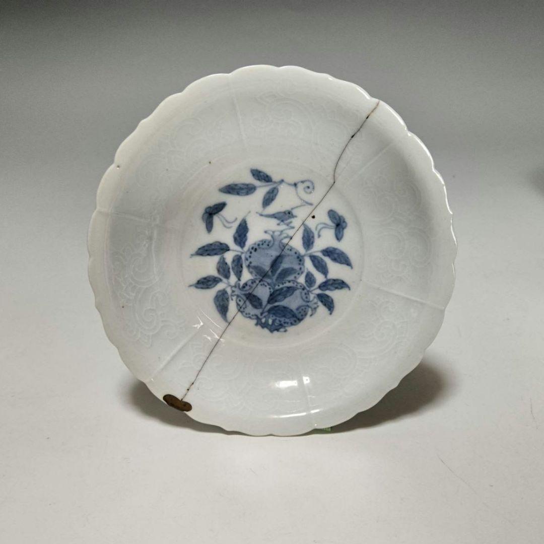 M-1256 明時代染付ザクロ紋様陽刻皿　鎹(かすがい)直し　希少　古染付