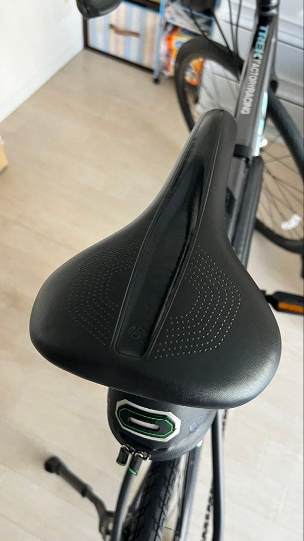 送料込 超美品 TREK FX3 2021 DISK Mサイズ