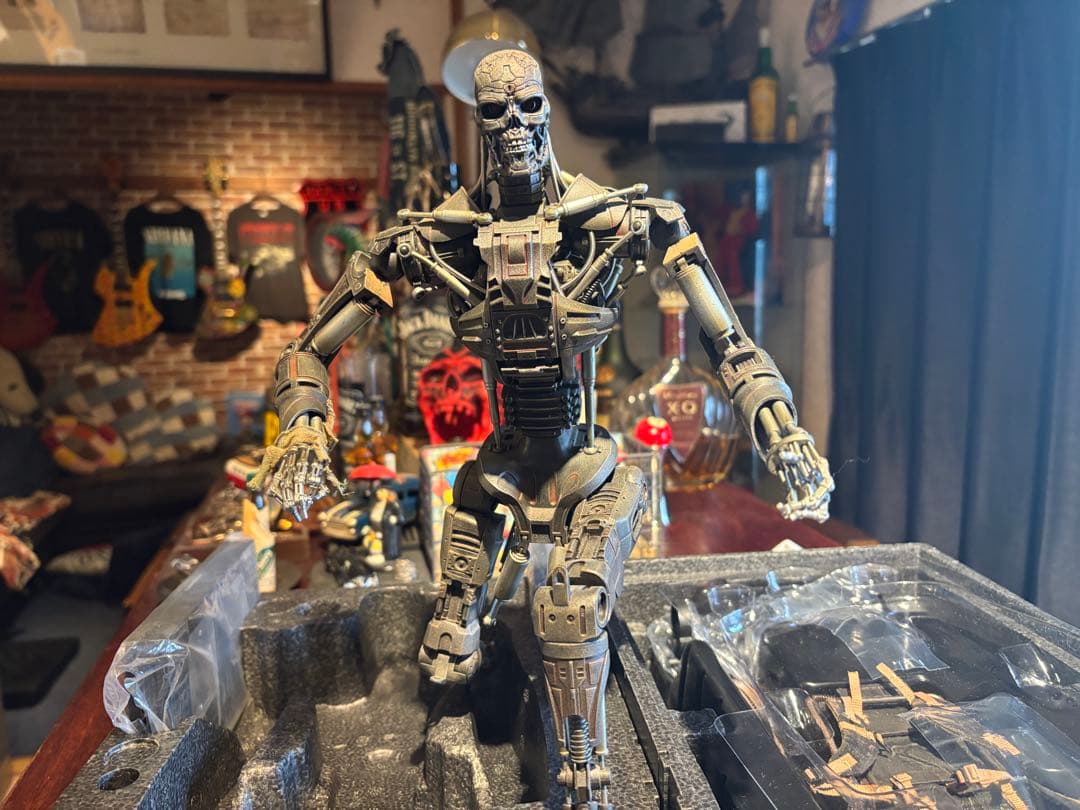 ターミネーター サルベーション エンドスケルトン T-600 1/6スケール