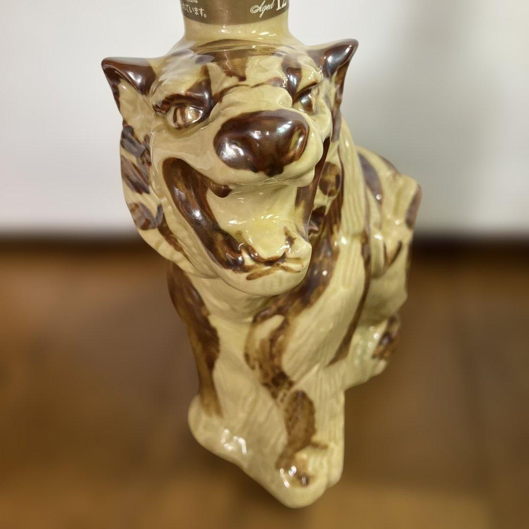 【希少】サントリー ローヤル 12年 干支 陶器ボトル 寅歳，未歳 ２本セット