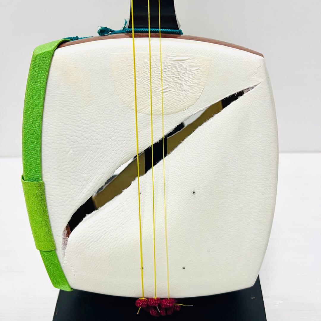 三味線　ハードケース付　紅木 綾杉胴 金細