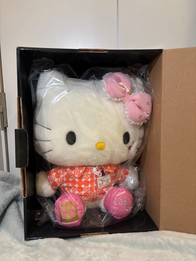 【レア美品】セブンイレブン × ハローキティ 歴代ユニフォーム ぬいぐるみ