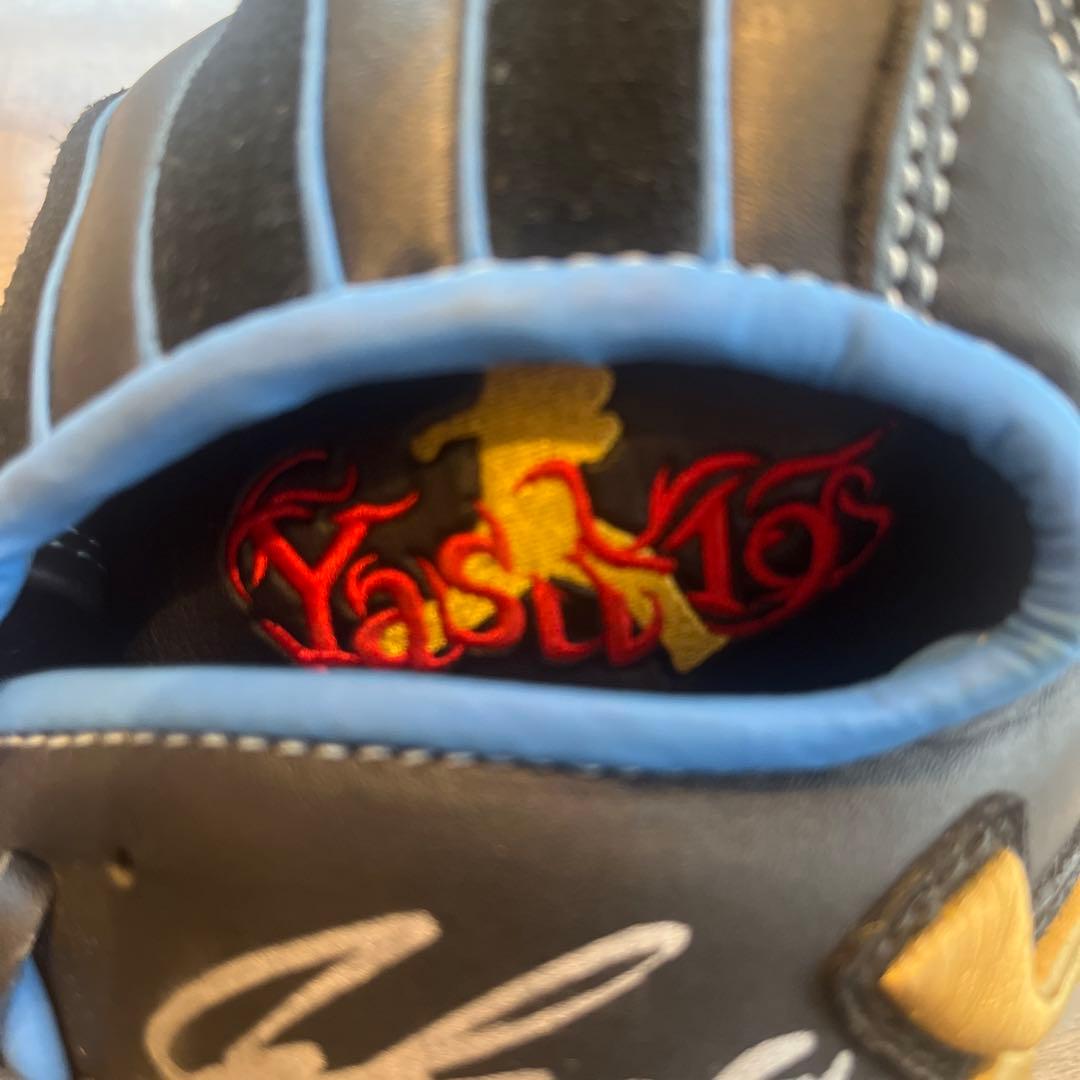 【非売品】山崎康晃選手モデル 抽選限定 野球用グローブ サイン入り 袋付き