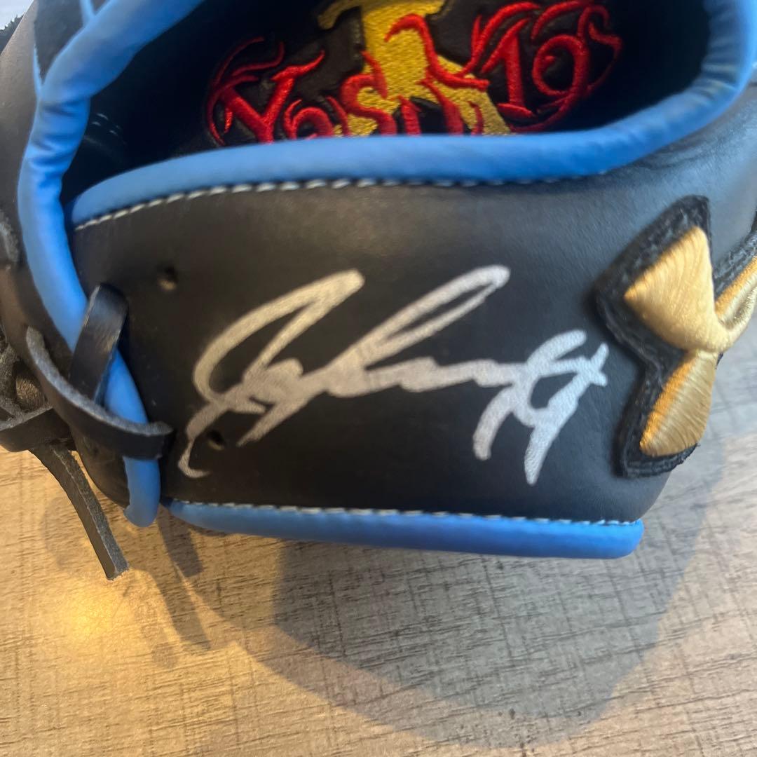 【非売品】山崎康晃選手モデル 抽選限定 野球用グローブ サイン入り 袋付き