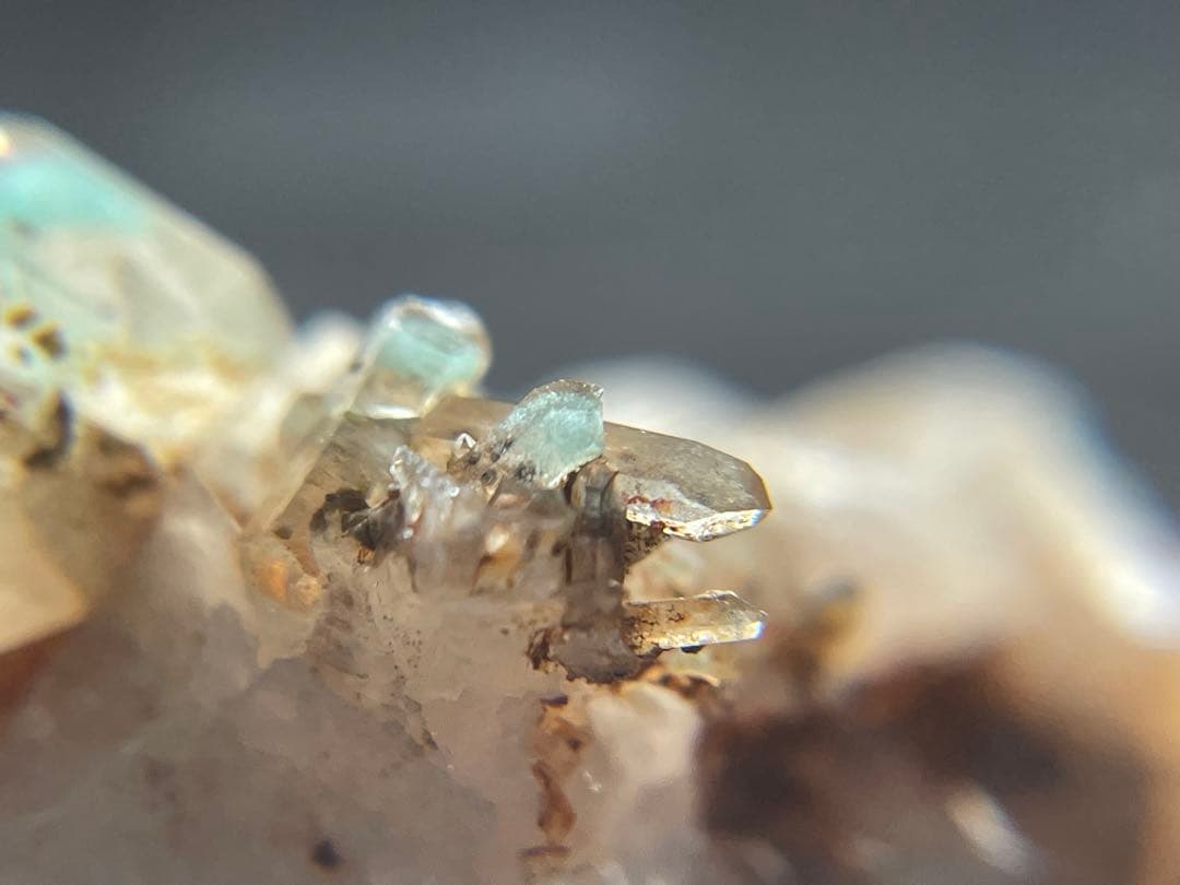 アホー石　アホイト　アホアイト　インクォーツ　メッシーナ産　原石　鉱物標本