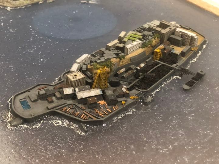 軍艦島完成品　　過去と現代　ジオラマ