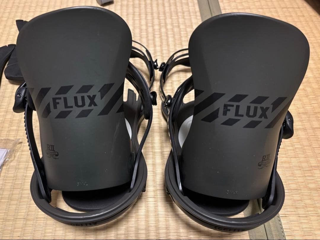 スノーボードビンディングFLUX R2