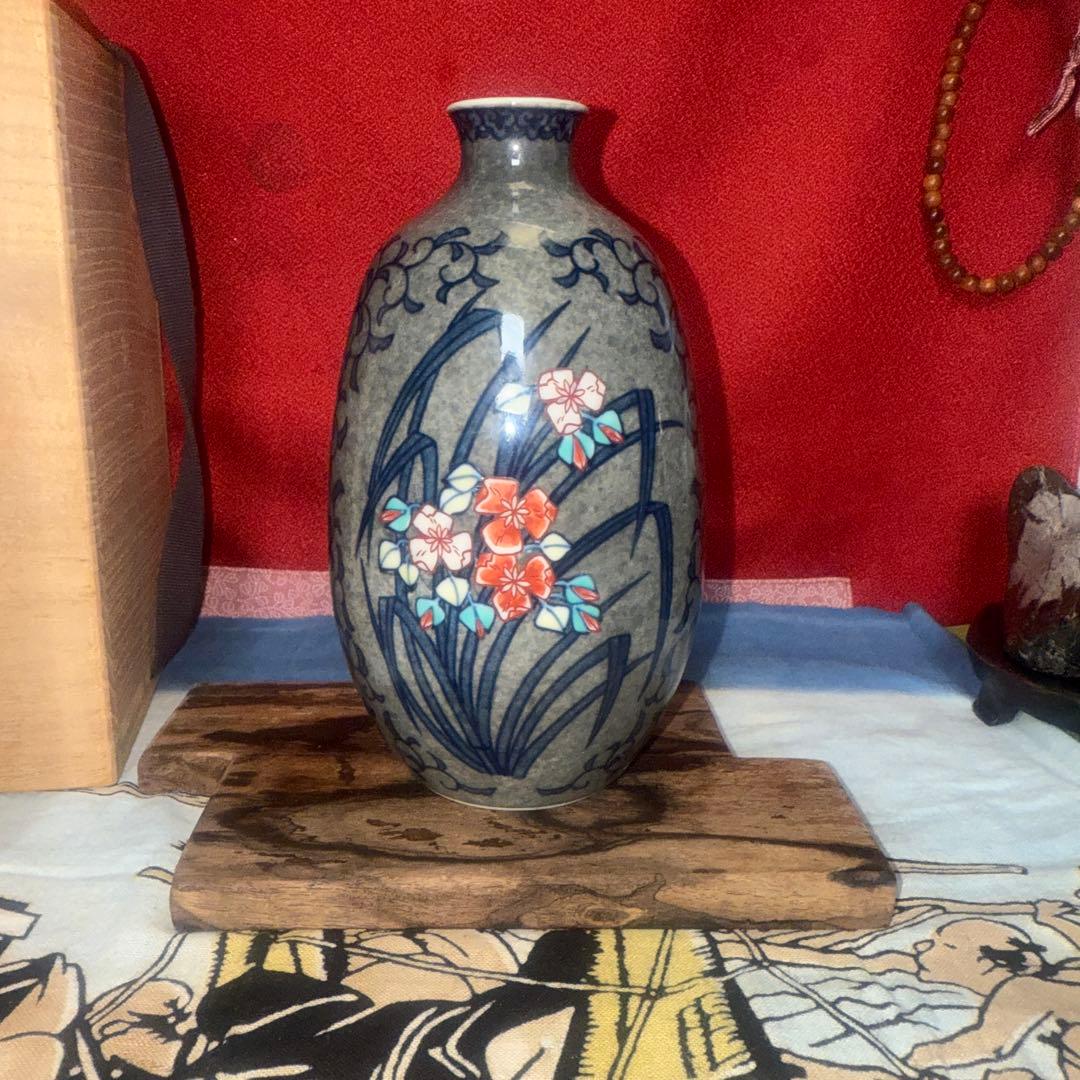 人間国宝13代今右衛門本人作高台彫印色鍋島吹墨薄墨草重ね花文共箱付き