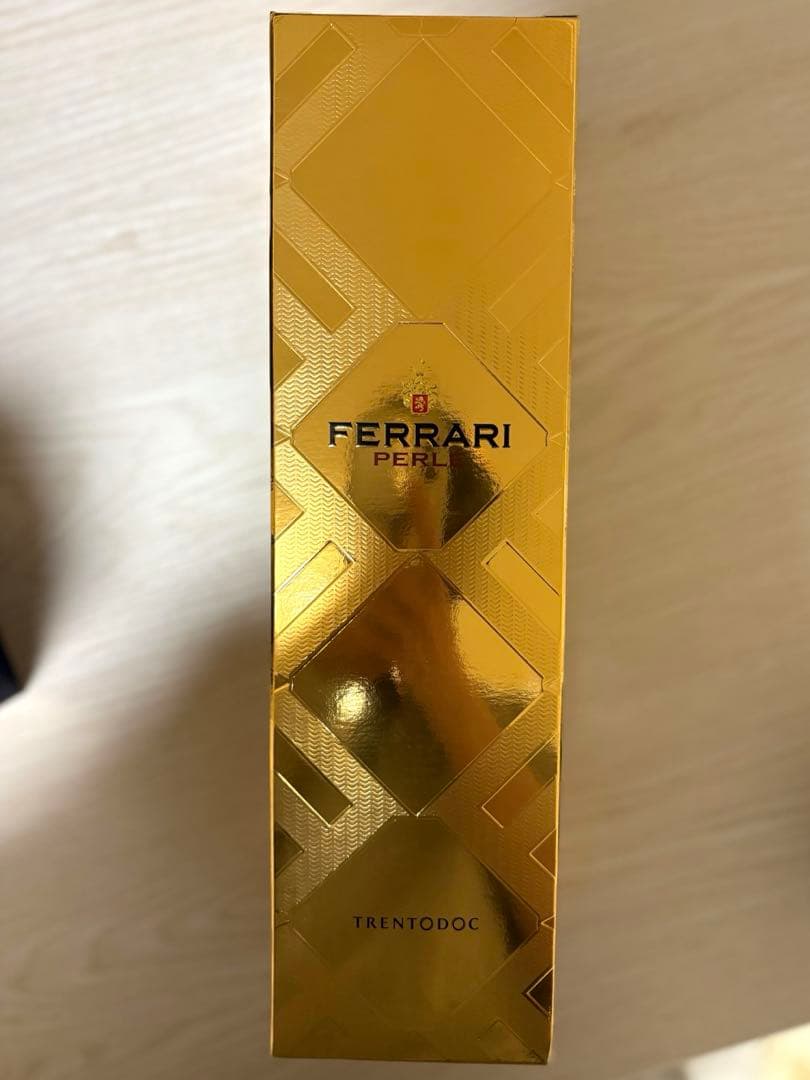 FERRARI PERLE 2018 スパークリングワイン　箱付き
