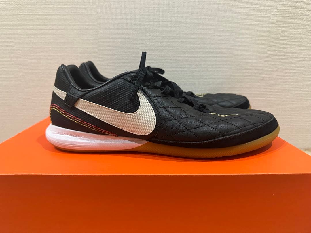 Nike Tiempo ブラック キルティングシューズ