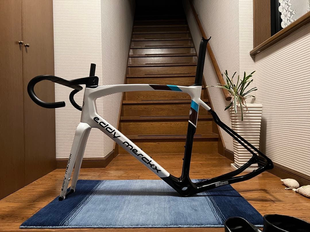 eddy merckx 525 AG2Rカラー Mサイズ