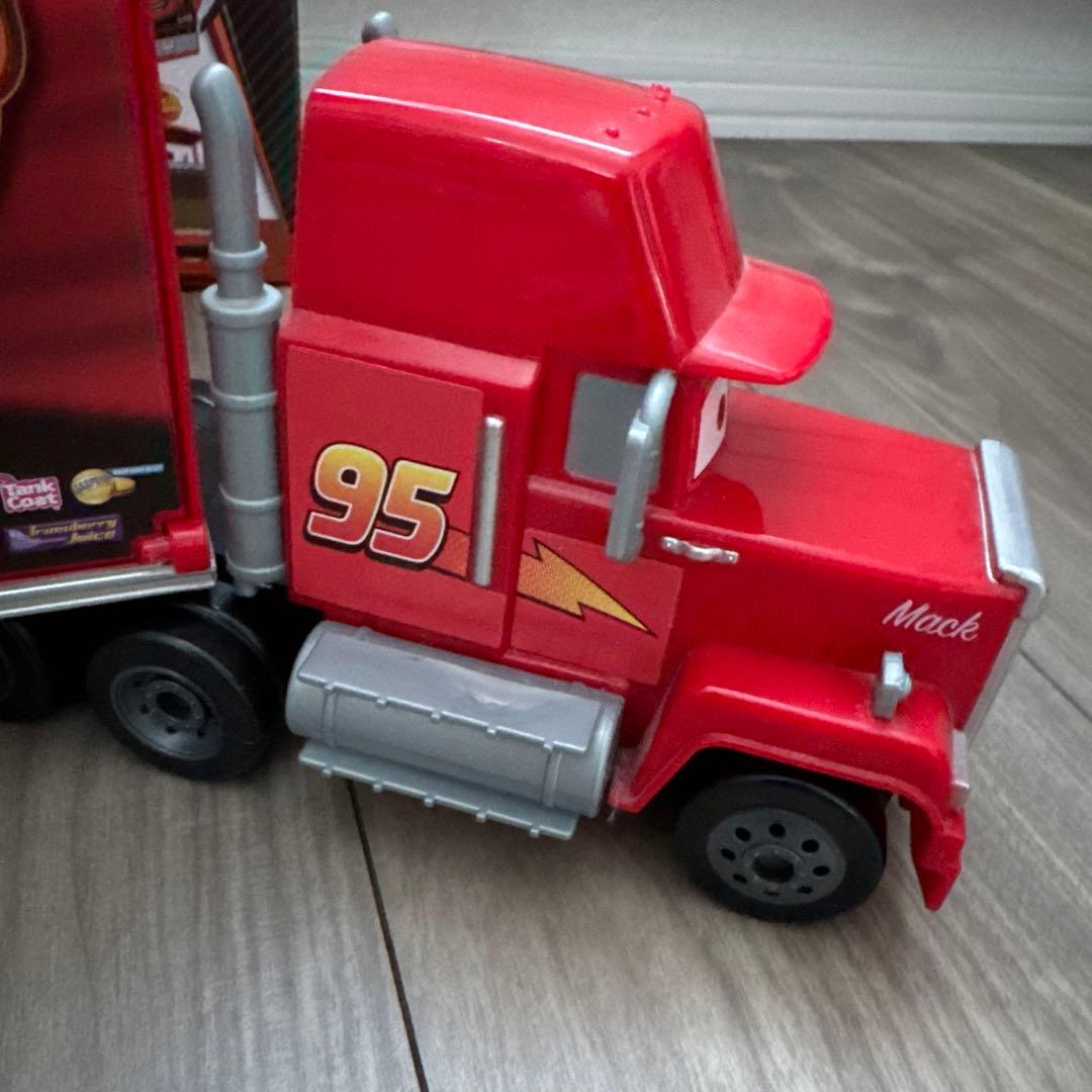 634.【廃盤品】カーズトミカ♡たくさんのせよう！大きなマック　トレーラー