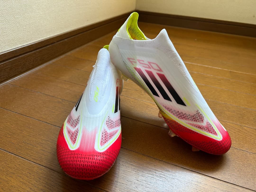 adidas F50 ホワイト/レッド/イエロー スパイク