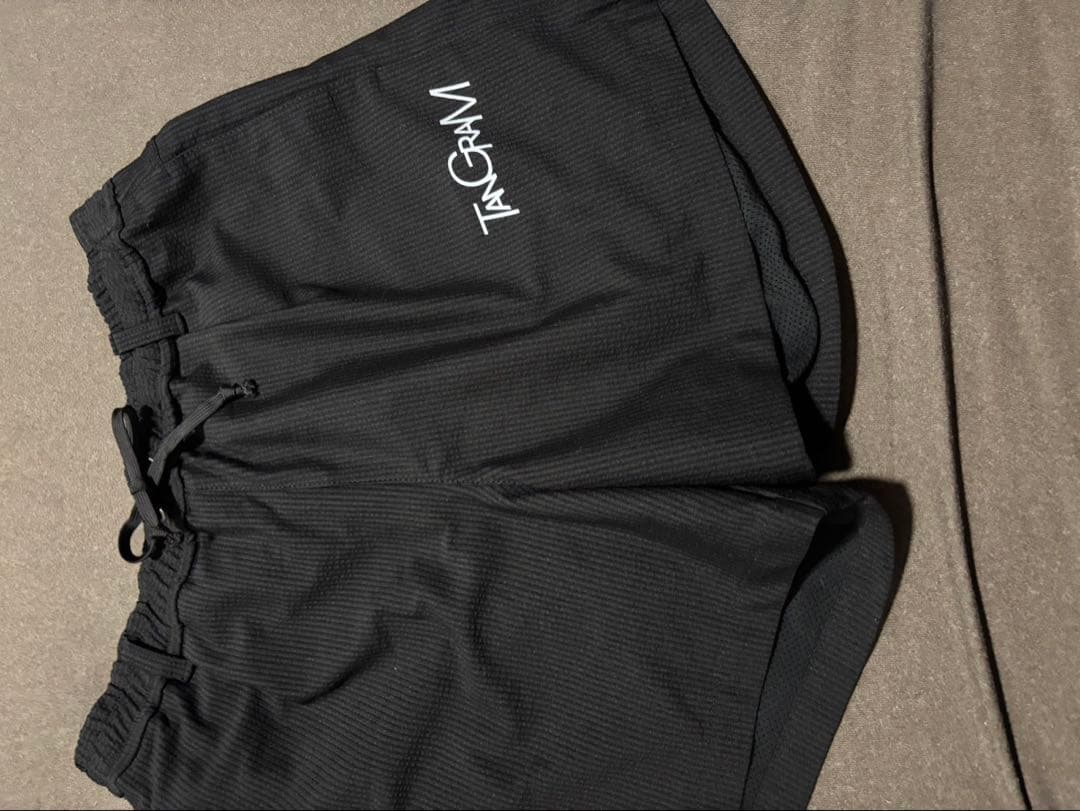 TANGRAM ブラックショートパンツ Mサイズ