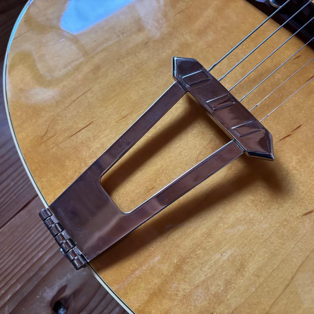 新品級2012年製Archtop Tribute AT175