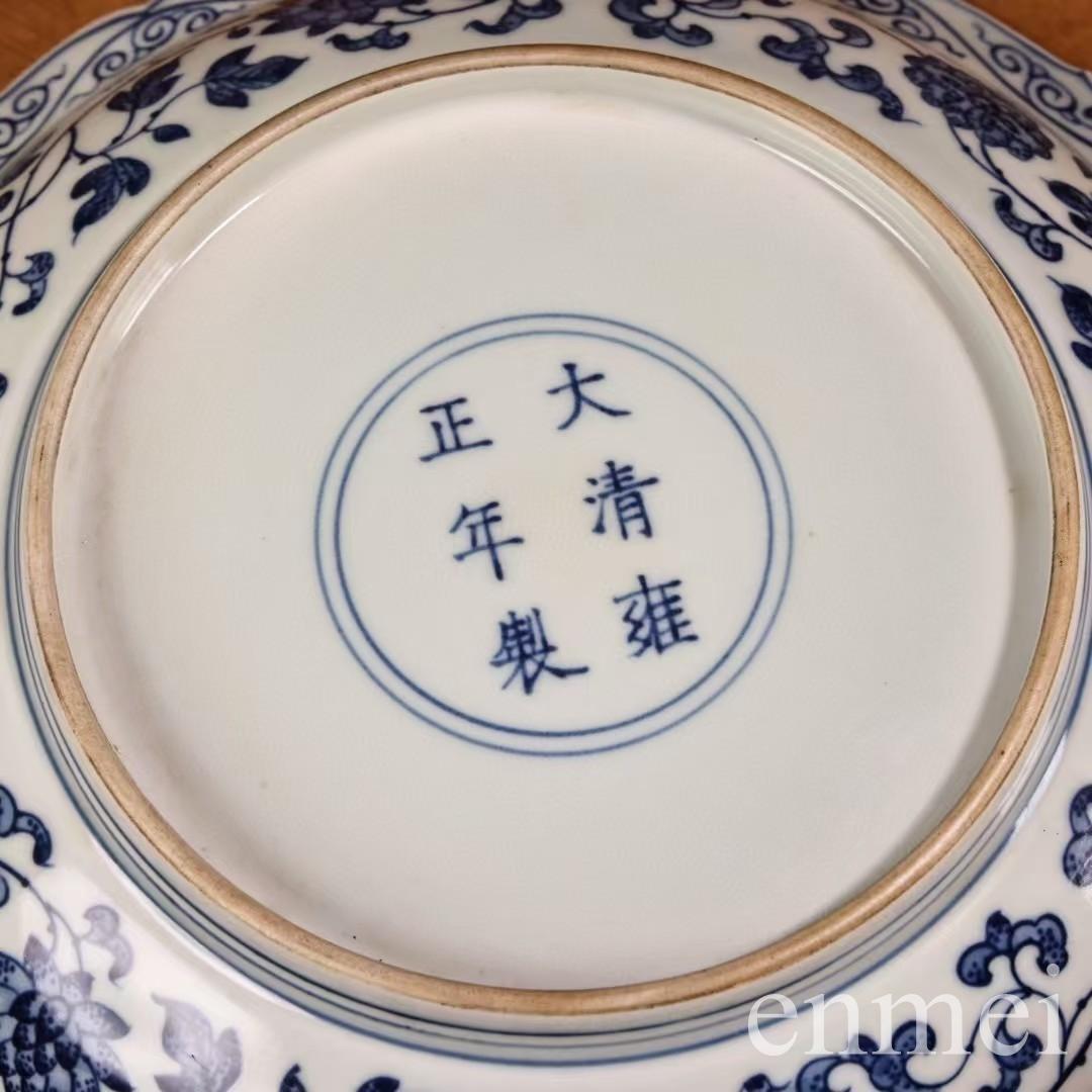 中国古美術・旧蔵磁器・吉祥八宝青花磁器皿・純手描き・文房具・置物・観賞皿・箱付き