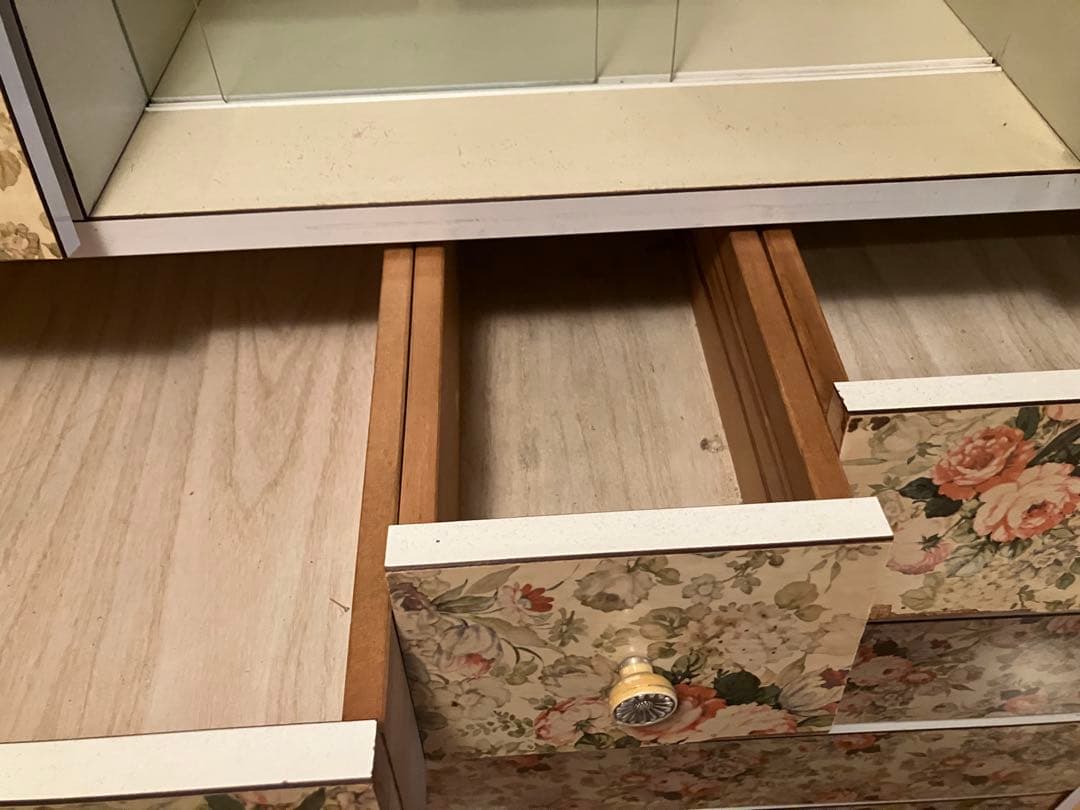 昭和　レトロ　花柄タンス ガラス棚付き