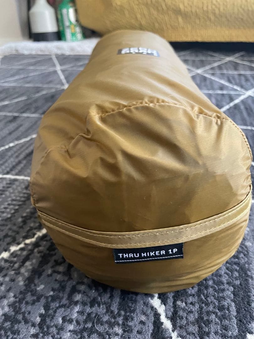 耐水性素材を使用したZerogramの山岳テントポール式設営で簡単に設営可能。