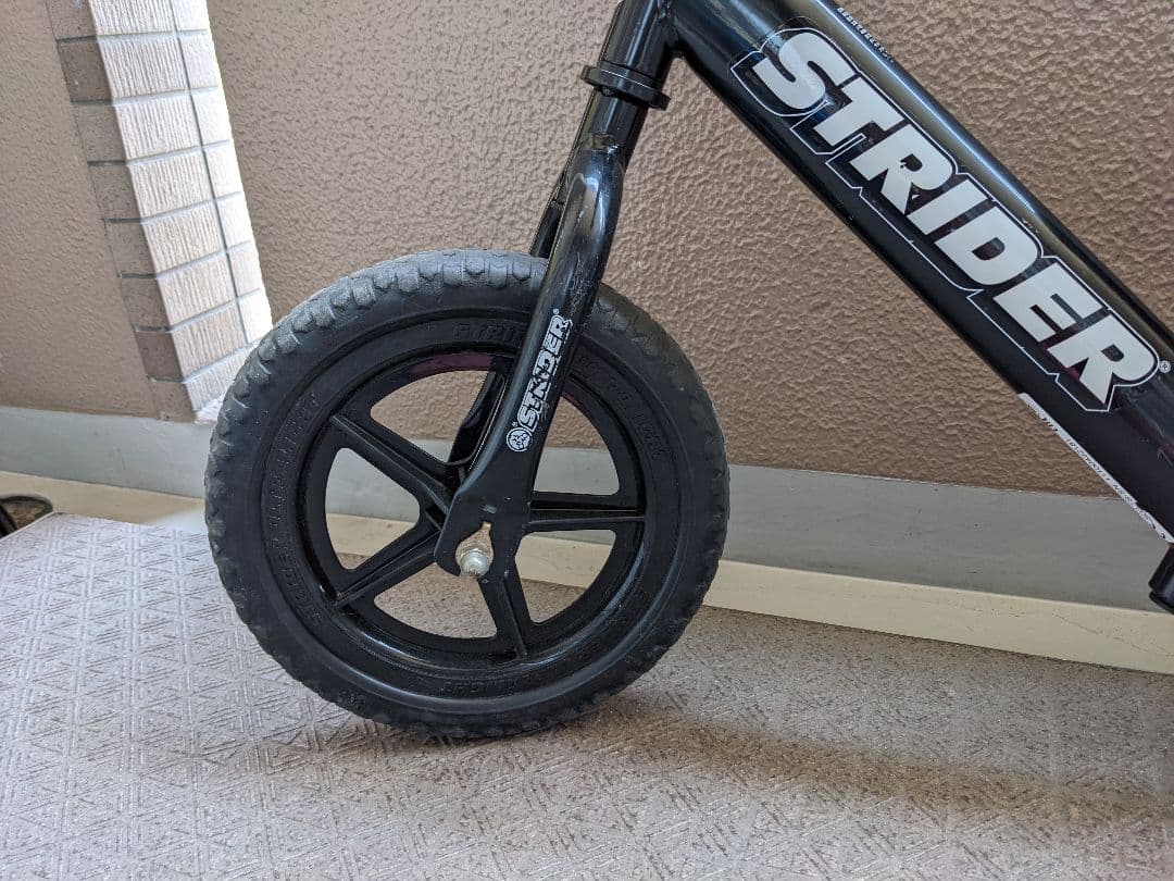 ストライダー　黒　スポーツ