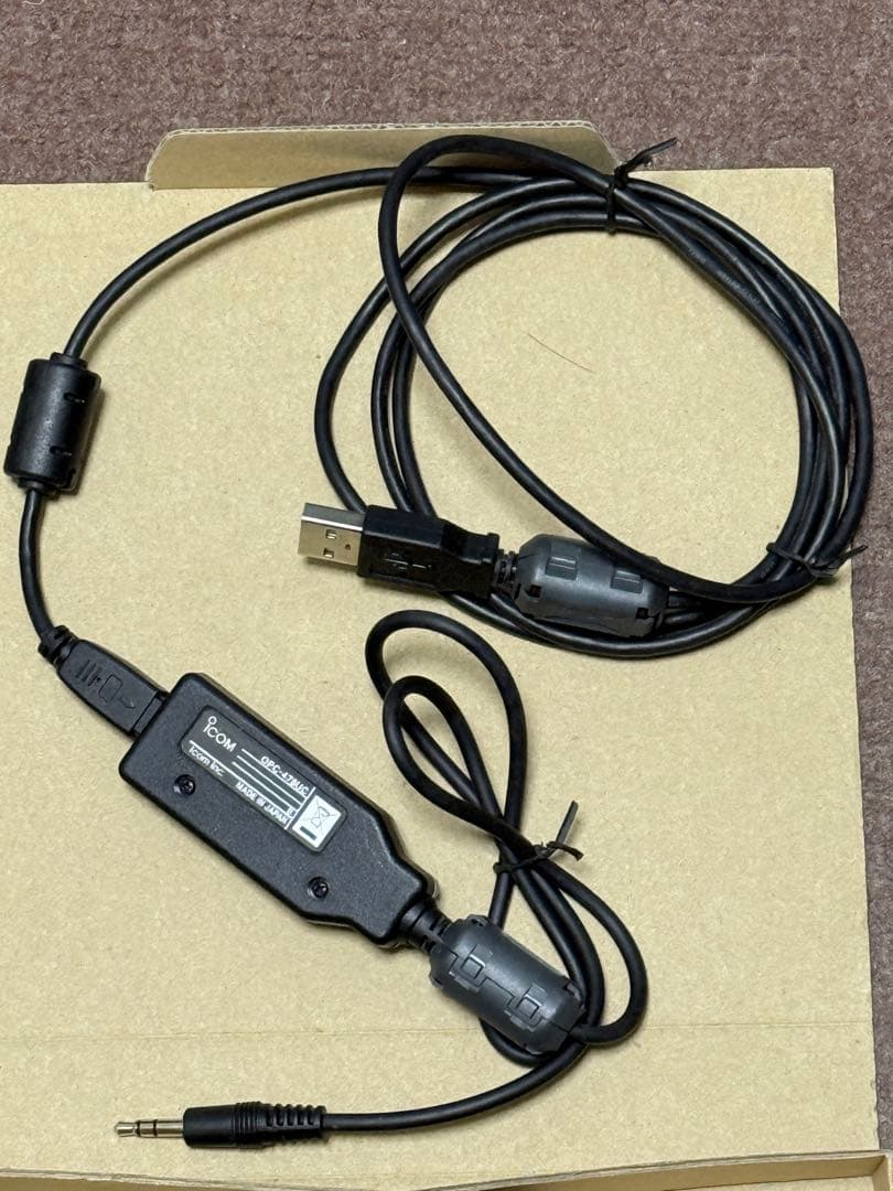 ICOM IC-R6 受信機 と クローニング ケーブル