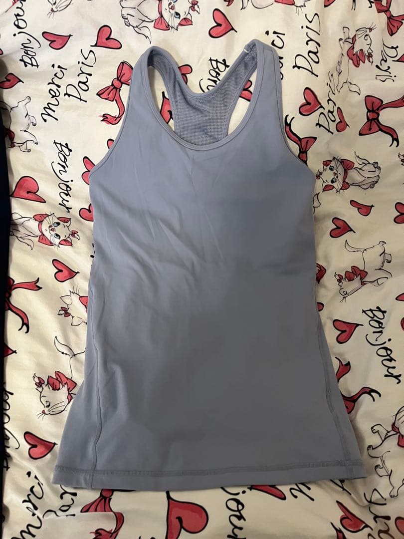 黒レギンスと薄紫タンクトップセット