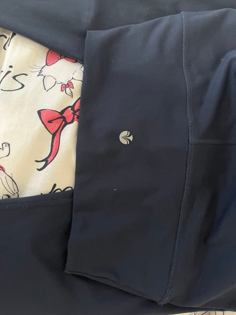 黒レギンスと薄紫タンクトップセット