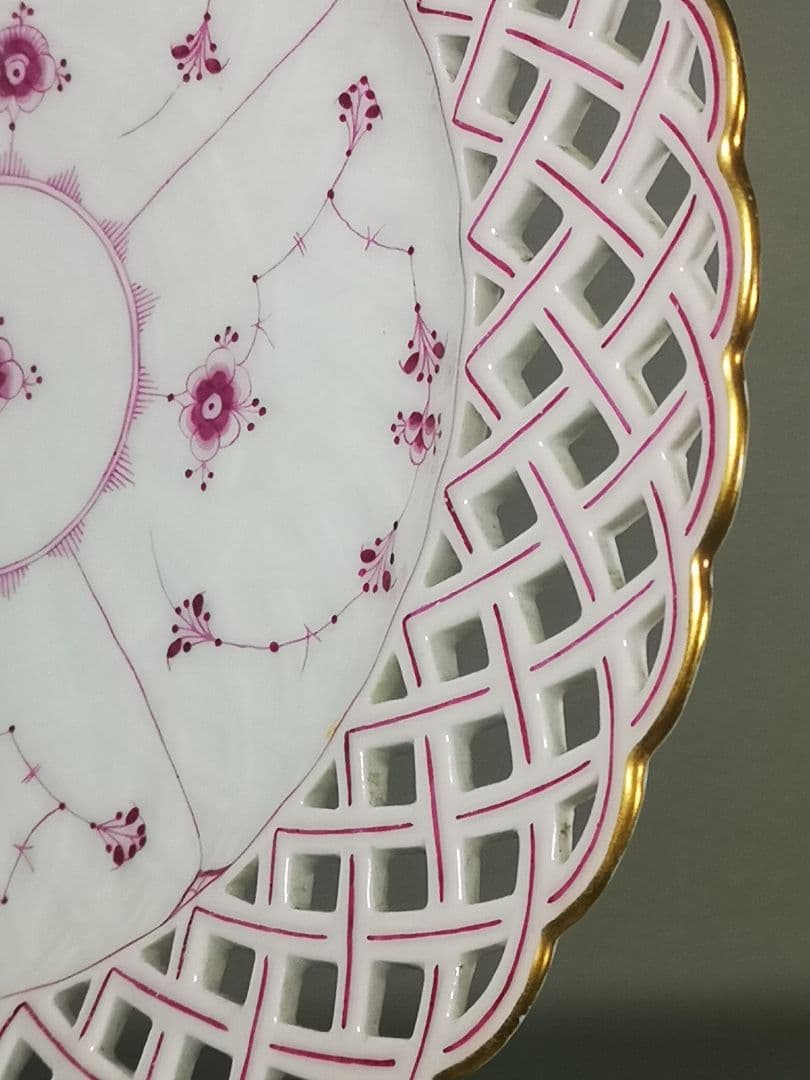 【Antique】ロイヤルコペンハーゲン　バーガンディ　オープンワーク　金彩付き