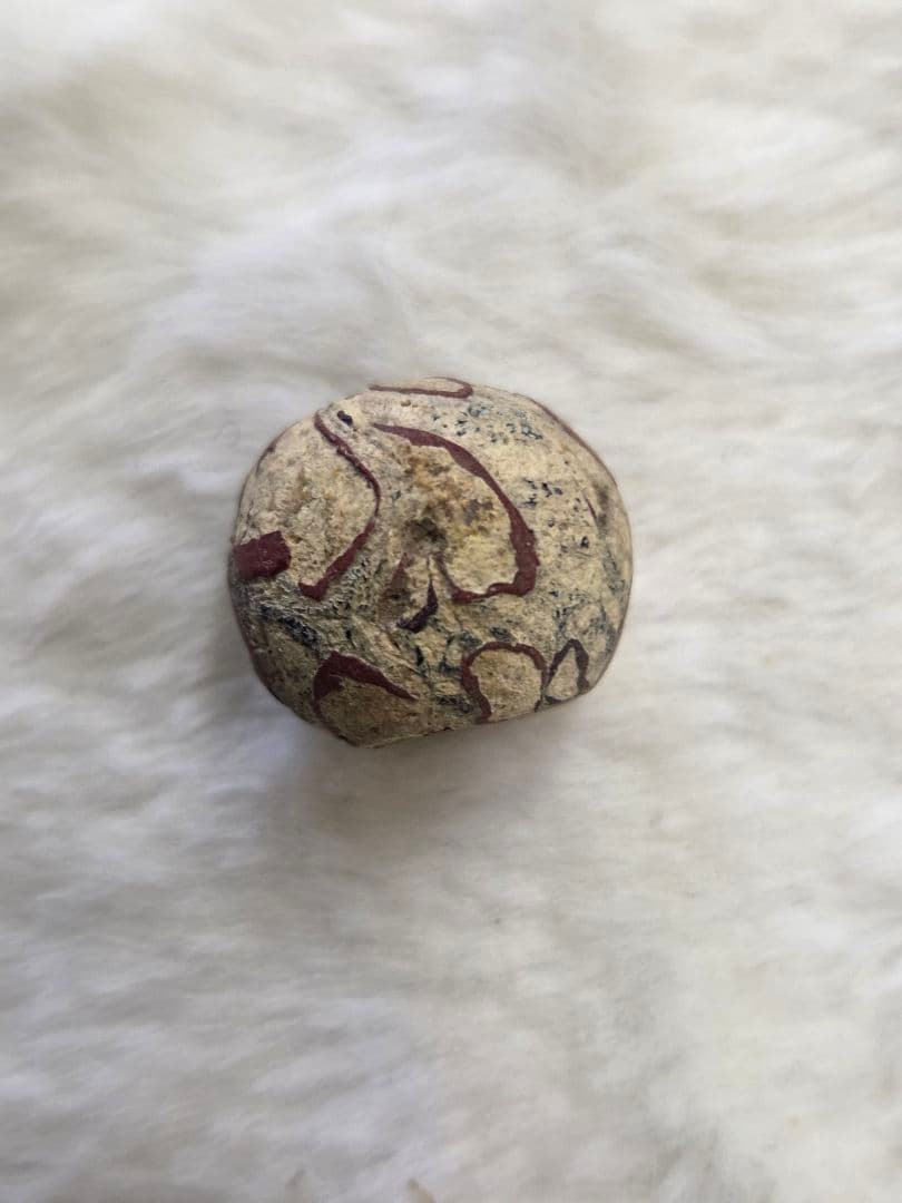 019　蜻蛉玉　古いベージュと赤の模様の球形ビーズ！