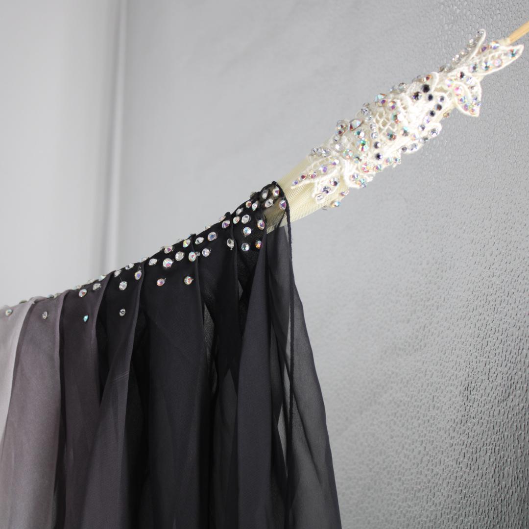 【美品 社交ダンス衣装】ホワイト×豪華フロート ワンピース ドレス ブラック