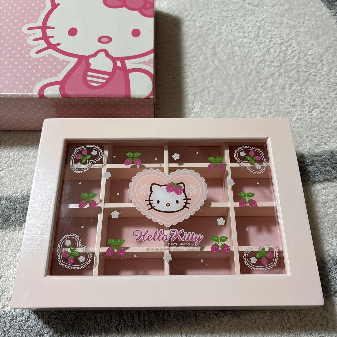 新品　ハローキティ　木製ジュエリーボックス