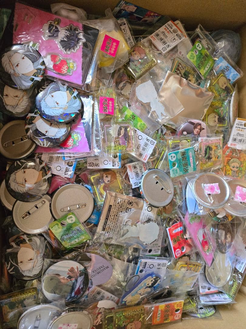 大量　アニメグッズ　まとめ売りセット　530点以上‼