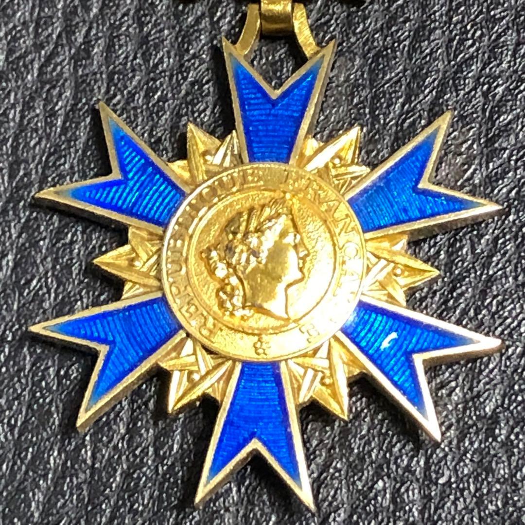 【送料無料】フランス 国家功労勲章 オフィシエ(勲四等) 略綬 共箱 記章 徽章