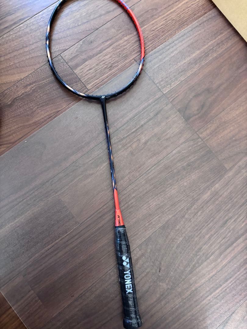 ヨネックスバドミントンラケットアストロクス 77 ツアー ハイオレンジ(752)