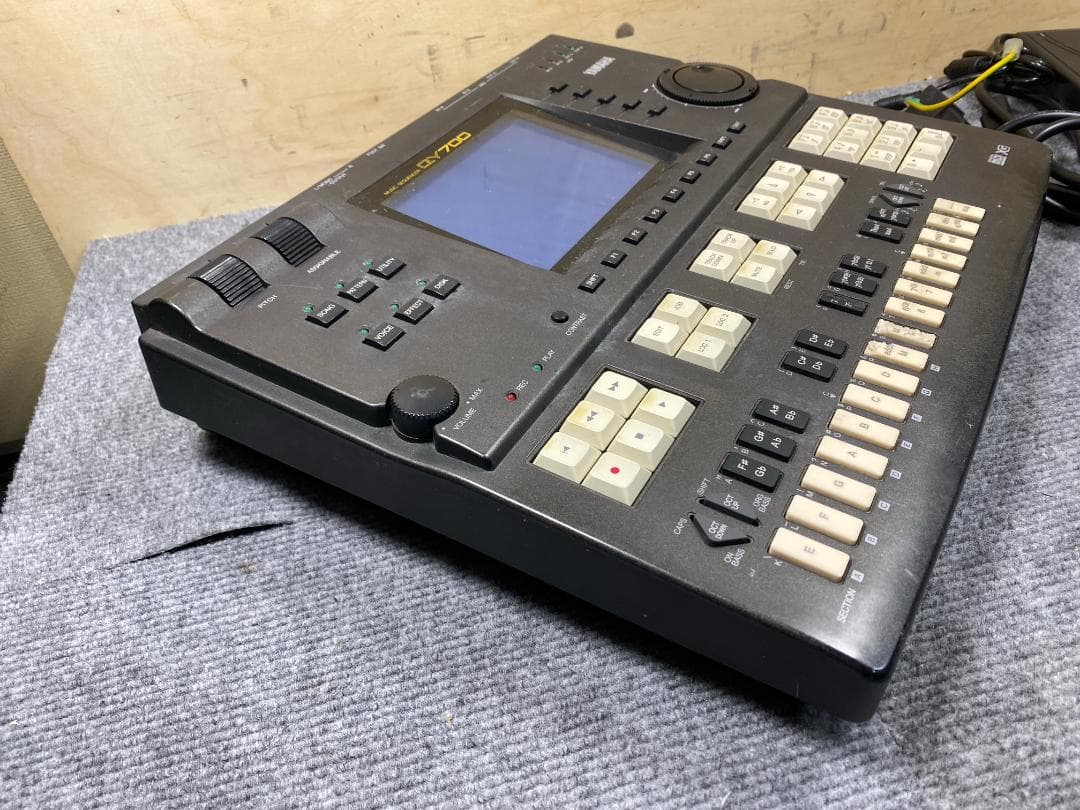 YAMAHA QY700 シーケンサー