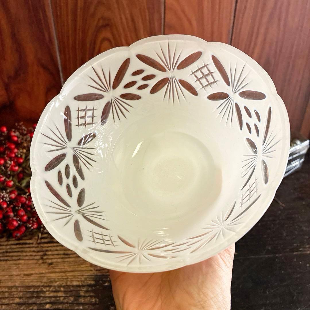 骨董　時代ガラス　超希少　白被せ切子　電笠調　和モダンカット　輪花　氷コップ１客