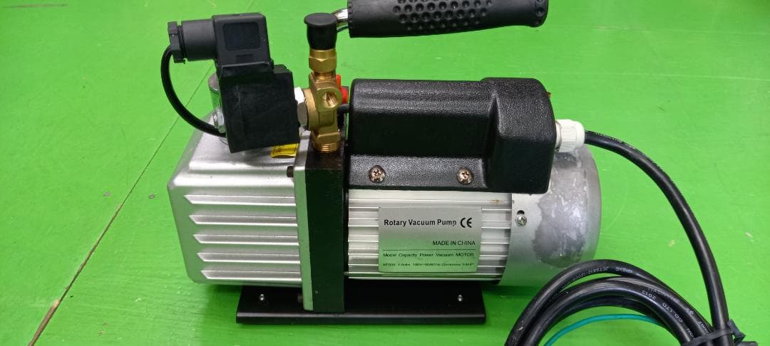 真空ポンプ　XP205