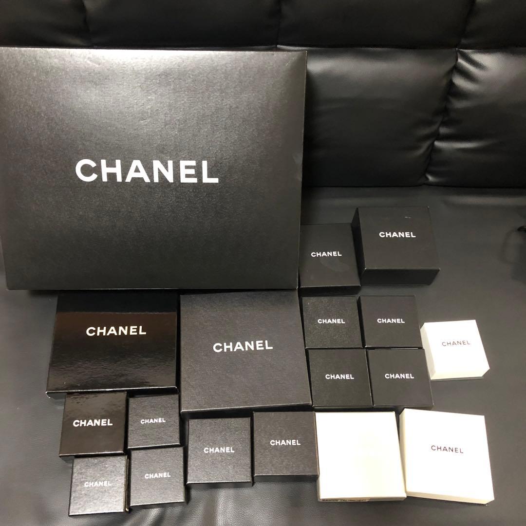 シャネル　アクセサリー用箱　バッグ用箱　ピアス、ネックレス等に